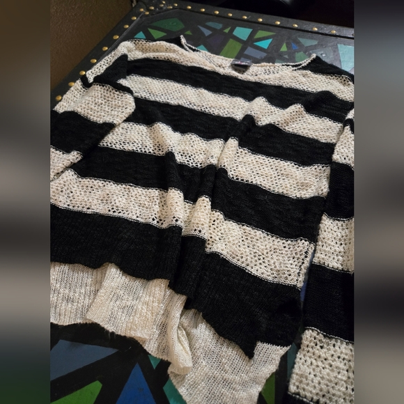 Dots Crochet Sweater - Picture 2 of 7